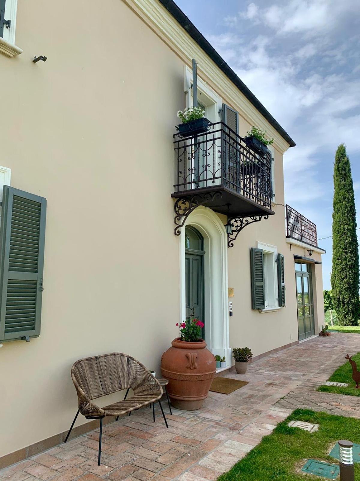 Borghi Palazzo Gessi Room And Breakfast المظهر الخارجي الصورة