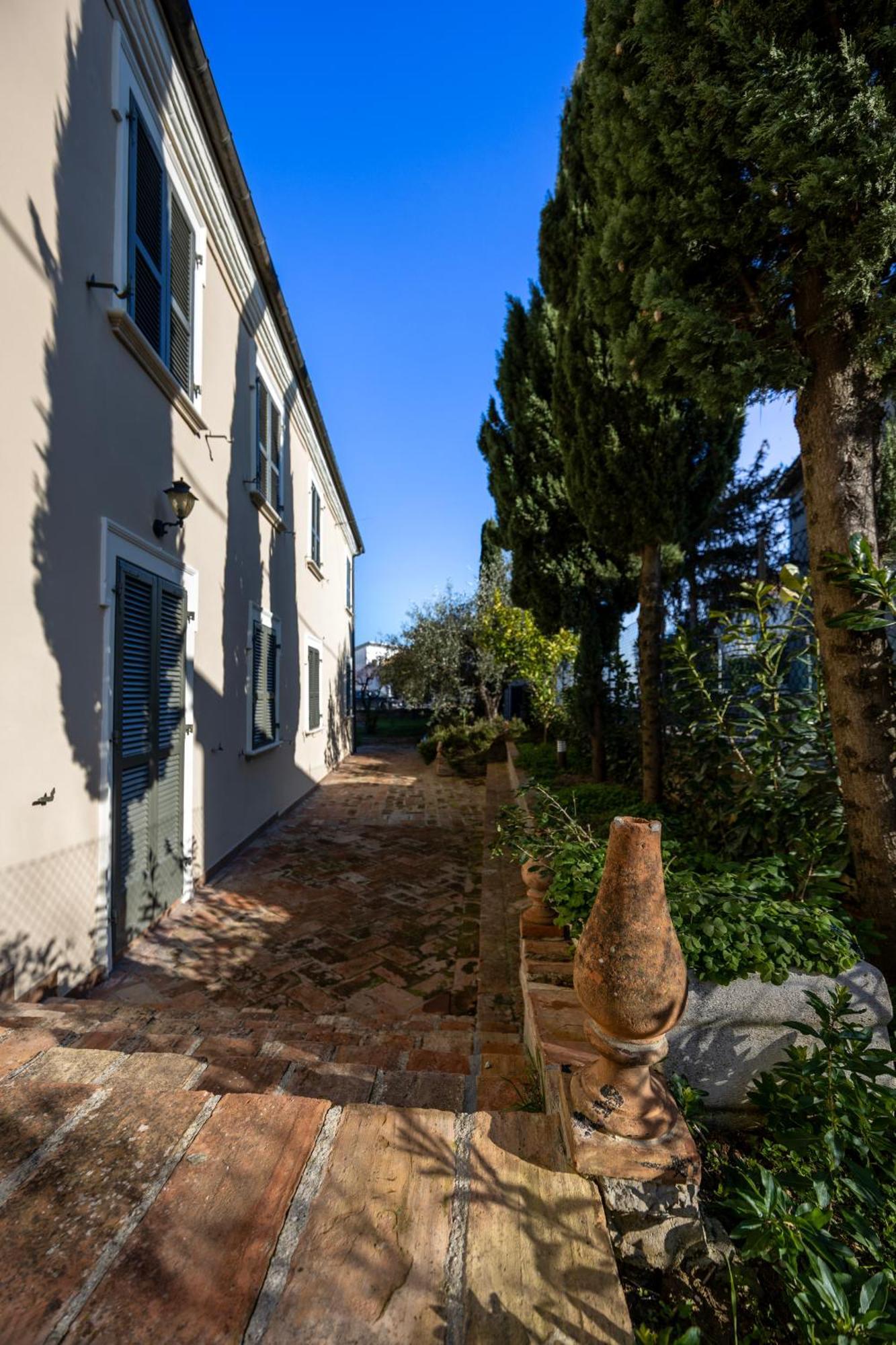 Borghi Palazzo Gessi Room And Breakfast المظهر الخارجي الصورة